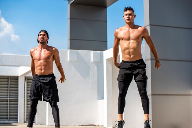 Photo full length of shirtless men exercising on terrace