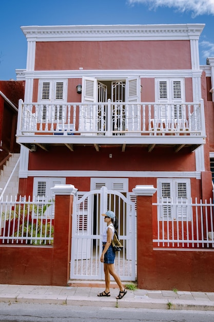 Full length side view of woman against building