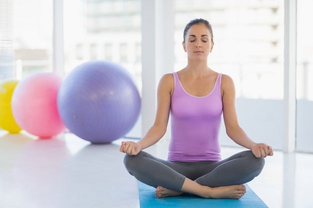 Integrale della donna che fa yoga