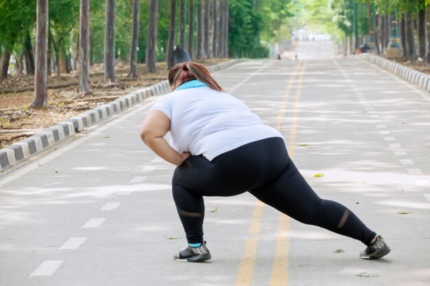 Photo full length of woman exercising on road