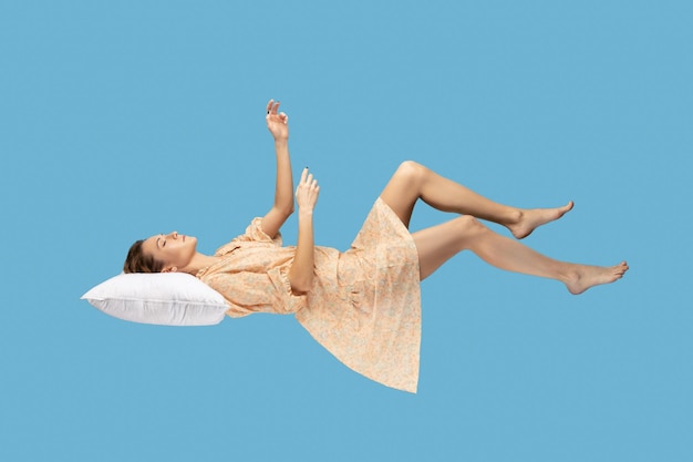 Photo full length of woman floating against blue background