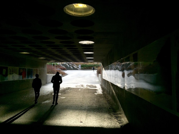 Photo full length of woman at night