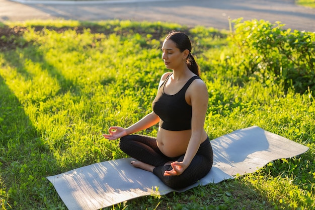 Full length of woman sitting on field