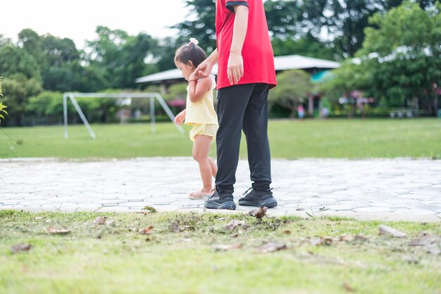 Photo full length of woman standing on field