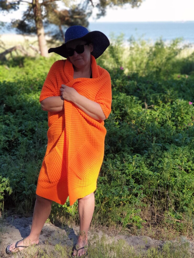 Photo full length of woman standing on field