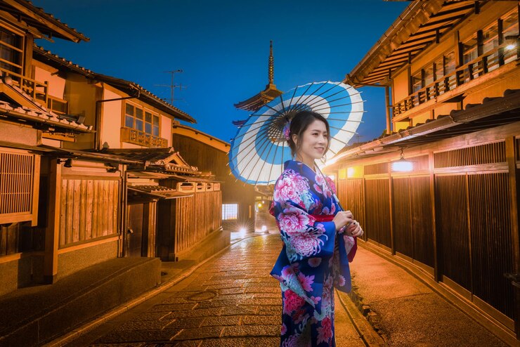 Photo 都市の通りで女性の全長