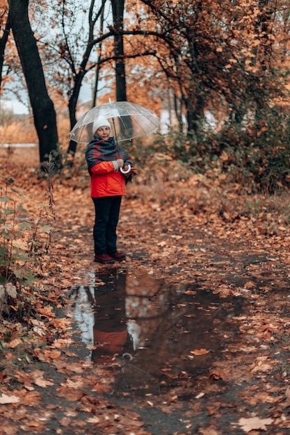 Photo full length of woman walking in forest