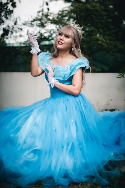 Photo full length of woman wearing dress standing outdoors