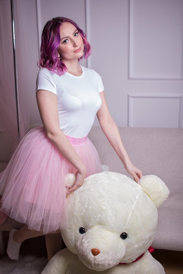 Photo full length of woman with pink toy sitting at home