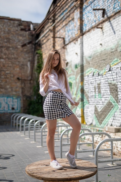 Foto lunghezza completa della donna