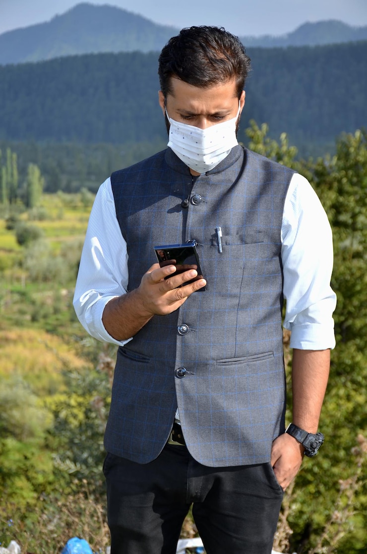 फोटो full length of young man using mobile phone