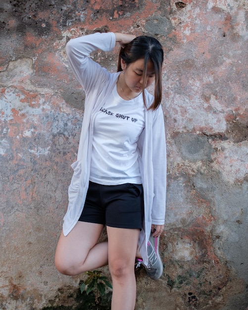 若い女性の全長
