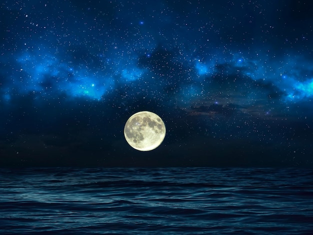 写真 夜の満月 夜の青いドラマチックな空