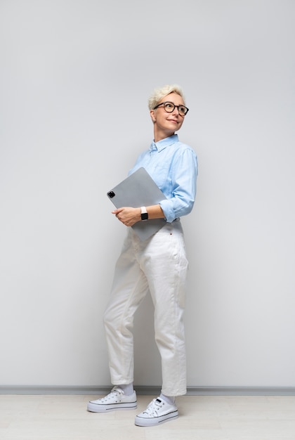 Full shot business woman holding tablet