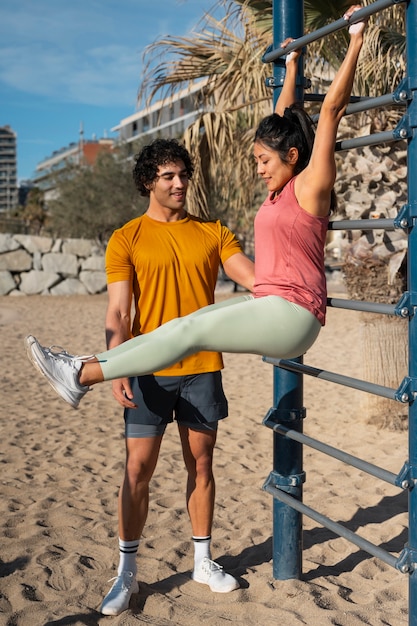 Photo full shot couple training outdoors