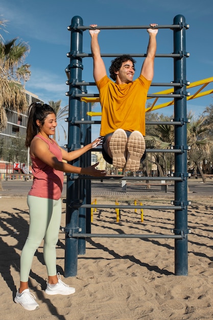 Photo full shot couple training outdoors