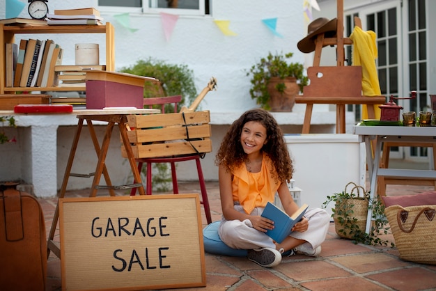 Photo full shot girl at garage sale