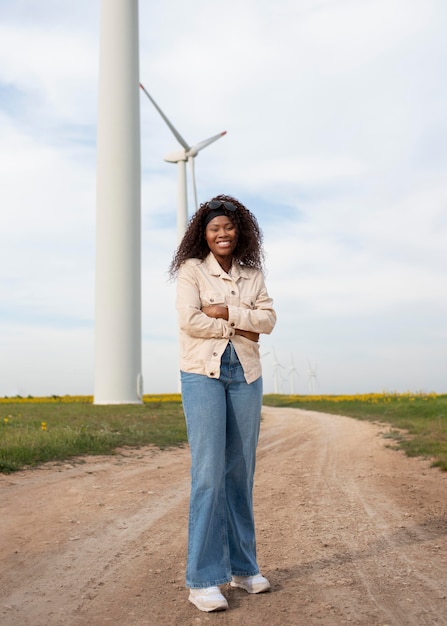 Photo full shot happy woman outdoors