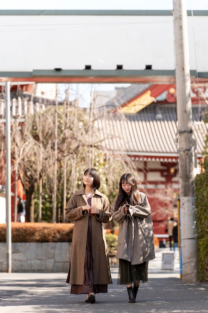 Photo full shot happy women walking together