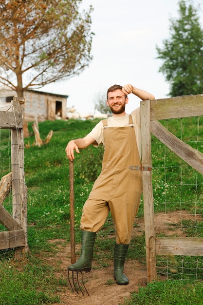 Photo full shot man living at countryside