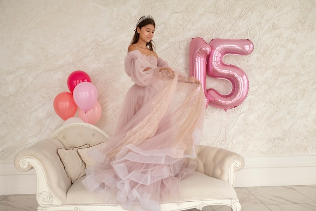 Photo full shot smiley girl in pink dress