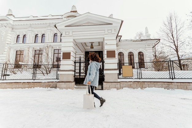 Full shot woman in classic place