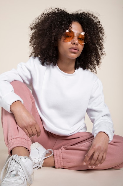 Full shot young woman posing with sunglasses