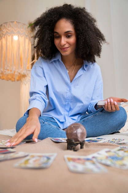 Photo full shot young woman reading tarot