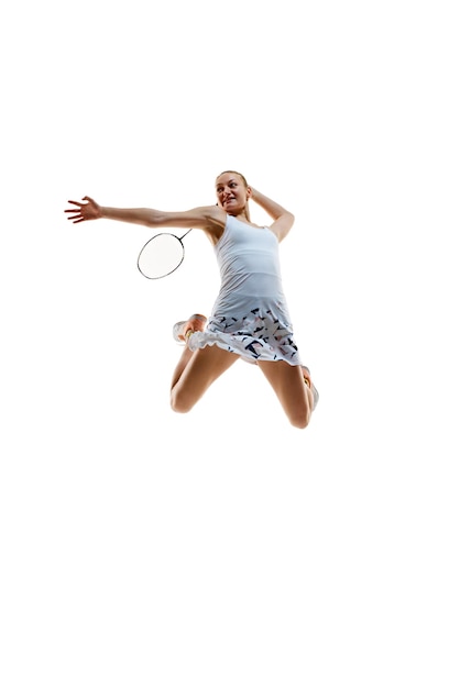 写真 ラケットでジャンプをしているバドミントンの若い女の子の全長ダイナミック画像