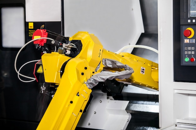 Fully automated CNC machining with handling robot