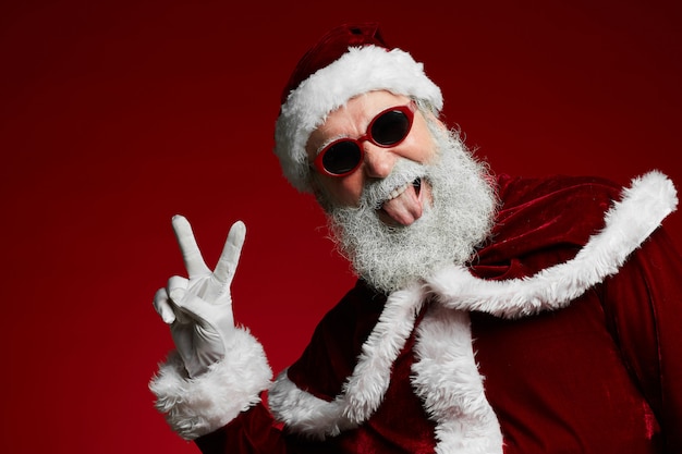 Foto funky santa op rood