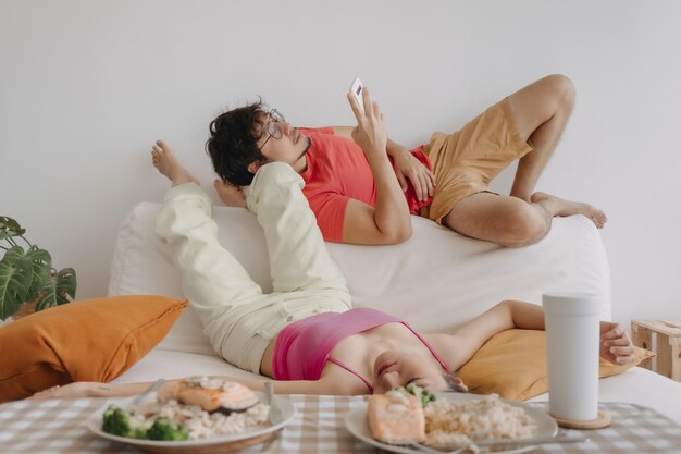 Photo funny bored couple in the living room in concept of boring life