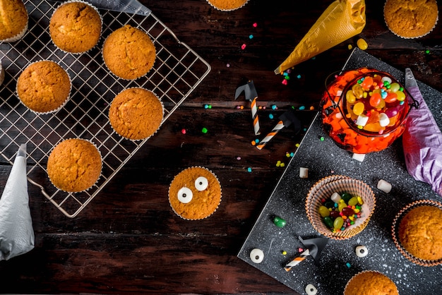 Funny children's cukcakes for Halloween