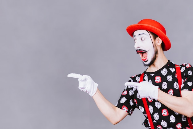 写真 灰色に近いポーズ面白いmime