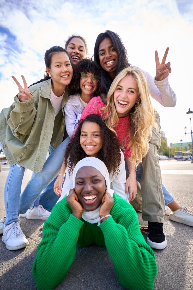 Photo funny only women portrait group of beautiful young community of multiracial friends having fun