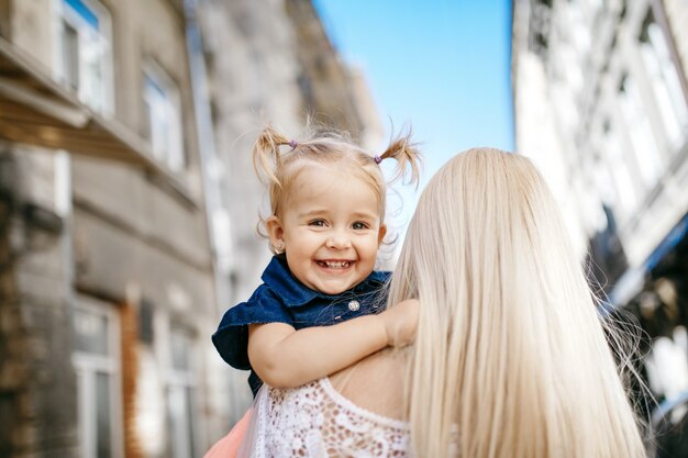 おかしい季節豊かなかわいい幼児