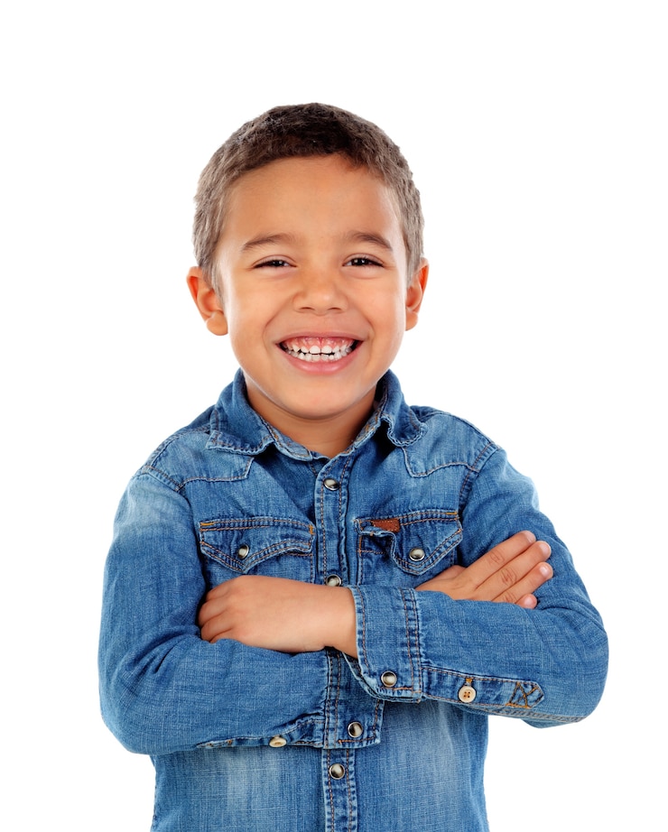 Photo funny small child with dark hair and black eye crossing his arms 