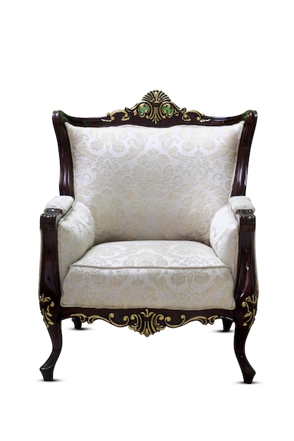흰색 배경에 황금색 장식과 편안한 좌석이 있는 가구 의자