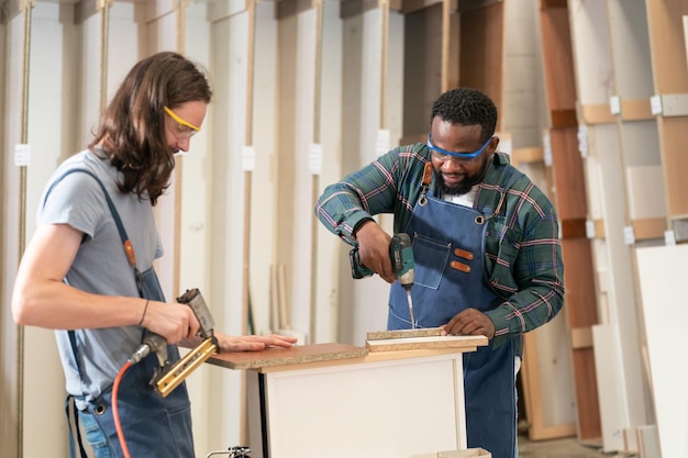 A furniture workshop making bespoke contemporary furniture\
pieces using traditional skills in modern