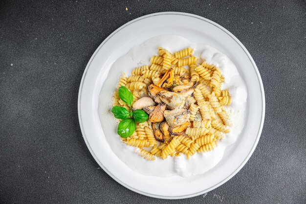 Foto fusilli pasta molluschi frutti di mare gustosi freschi mangiare cucinare aperitivo pasto cibo spuntino sul tavolo