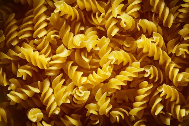 Foto fusilli pasta cruda cibo italiano secco