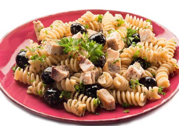 Photo fusilli with swordfish and black olives