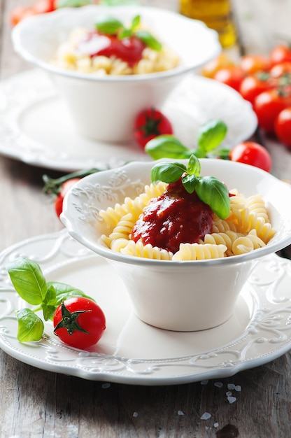 Fusilli con salsa di pomodoro e basilico