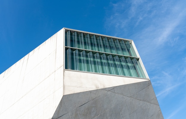 Футуристическое здание Casa da Musica в Порту.