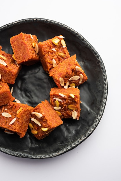 Photo gajar halwa barfi or carrot pudding barfee is a popular indian sweet dish