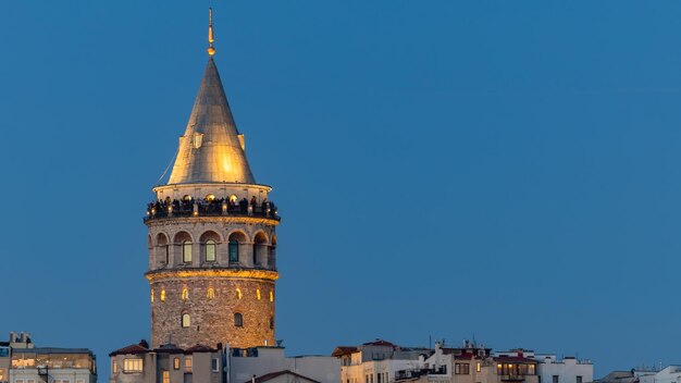 Galata-toren in Istanbul Mooi bezienswaardigheid Beyoglu district oude huizen met Galata-toren Turkije