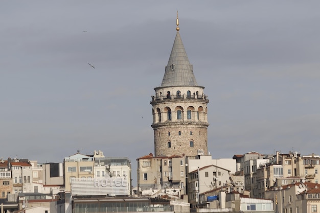 이스탄불 시내의 역사적인 건물인 갈라타 타워