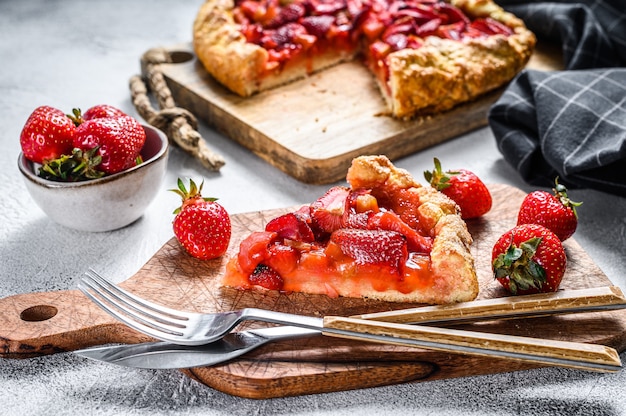 Galettetaart met aardbei en rabarber