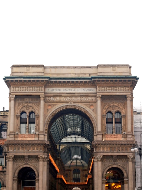 Galleria Vittorio Emanuele II in Milaan, Italië - geïsoleerd op witte achtergrond