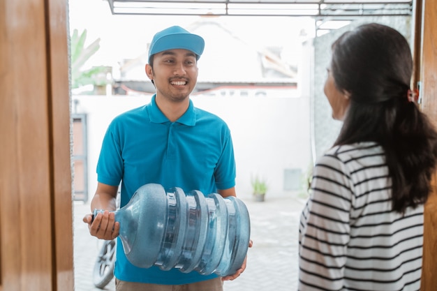 Gallon water geleverd aan huis